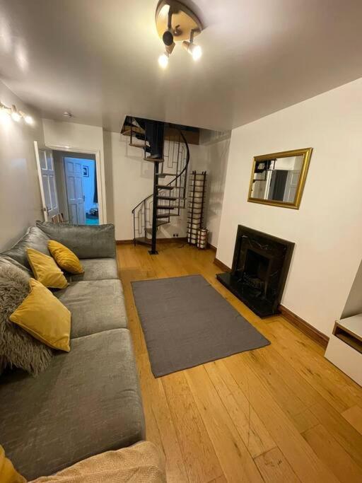3 Double Bedroomed Flat, Acton. London, Uk ภายนอก รูปภาพ